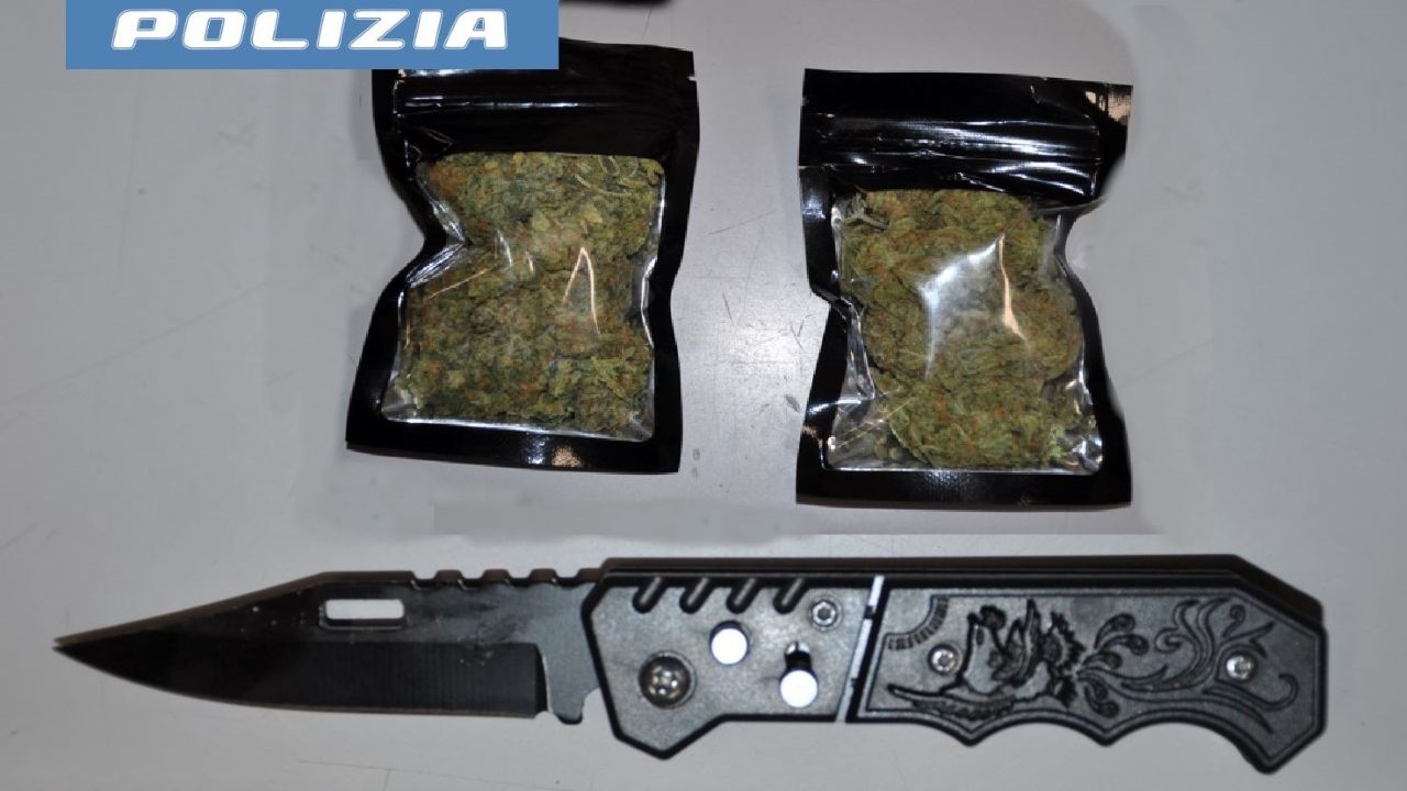 Adrano, due giovani denunciati per possesso di droga e coltello