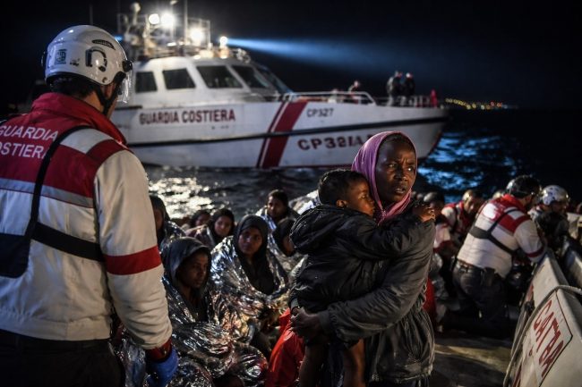 Naufraga barca di migranti davanti a Lampedusa: disperso un bambino