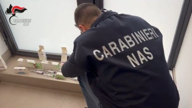 Ambulatorio abusivo e medici “fantasmi” in una farmacia di Messina: due indagati
