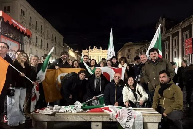 Referendum Giustizia, festa del “No” a Catania: piazza Stesicoro si riempie