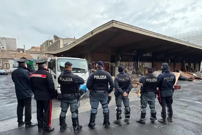 Catania, sgomberata l’ex palestra di piazza Lupo: operazione interforze nella notte