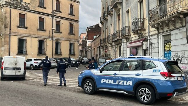 Catania, controlli “a tappeto” della polizia tra San Cristoforo e San Berillo: sanzioni per 7.500 euro