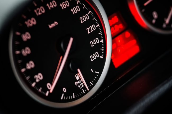 Bus a 127 km/h sulla Gela–Palermo: scatta la sanzione, polemica sulla sicurezza nei trasporti
