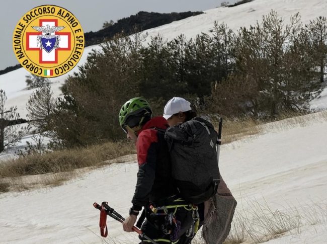 Soccorsa una ragazza scivolata sull’Etna