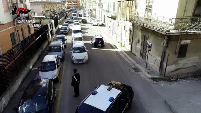 Apprezzamento non gradito scatena una rissa a Palermo: quattro denunciati