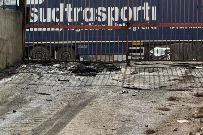 Palermo, rogo in un parcheggio: distrutti quattro furgoni. Il titolare aveva denunciato il pizzo
