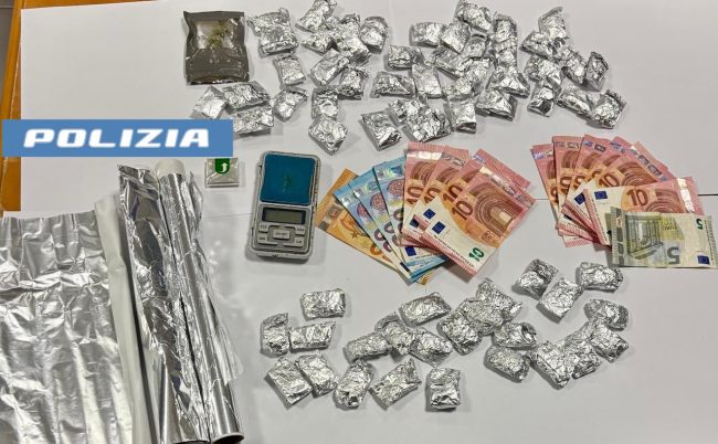 Spaccio di droga a Scordia: arrestato giovane pusher dalla Polizia di Stato