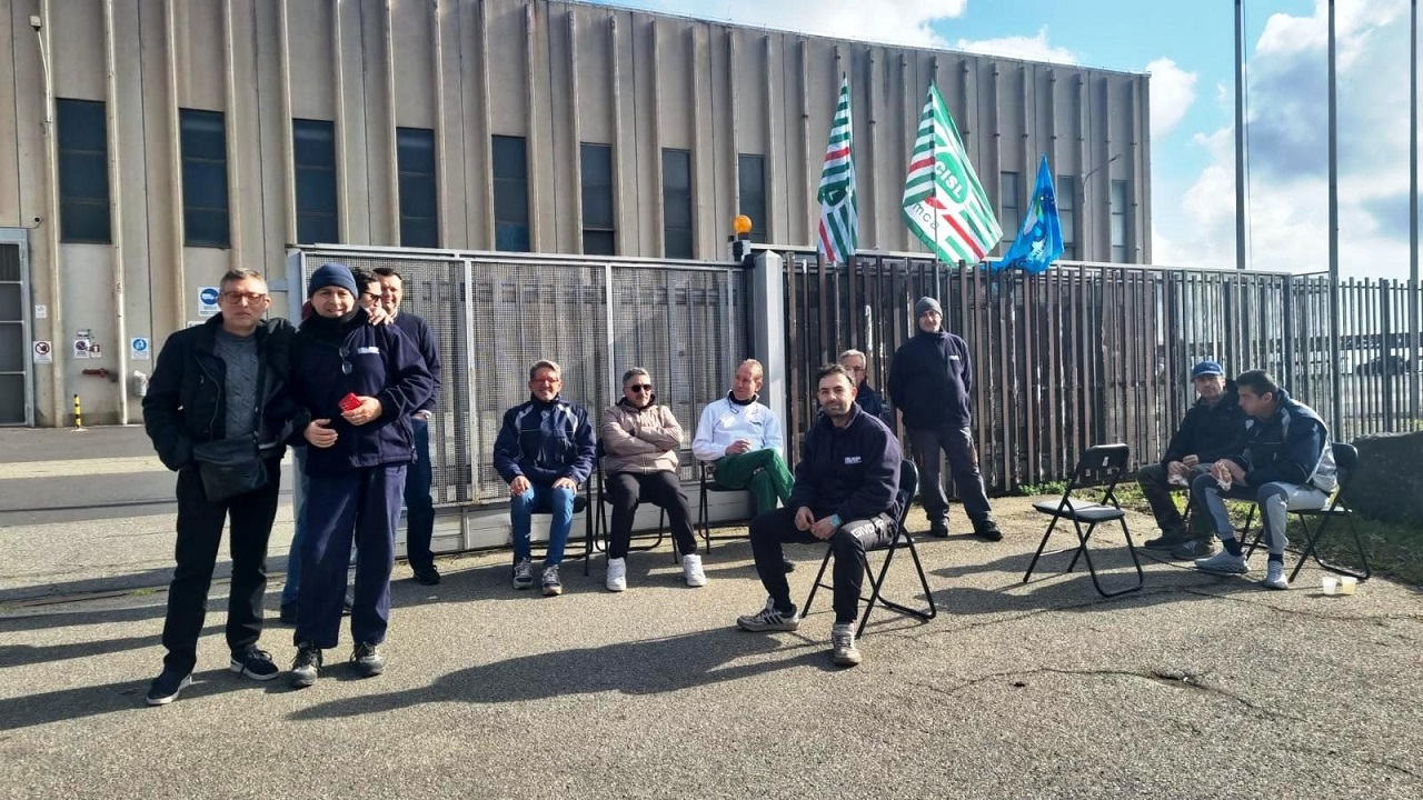 Vertenza Isap Packaging, iniziato oggi il sit-in a Catania dei lavoratori contro il rischio licenziamenti Vertenza Isap Packaging, iniziato oggi il sit-in a Catania dei lavoratori contro il rischio licenziamenti