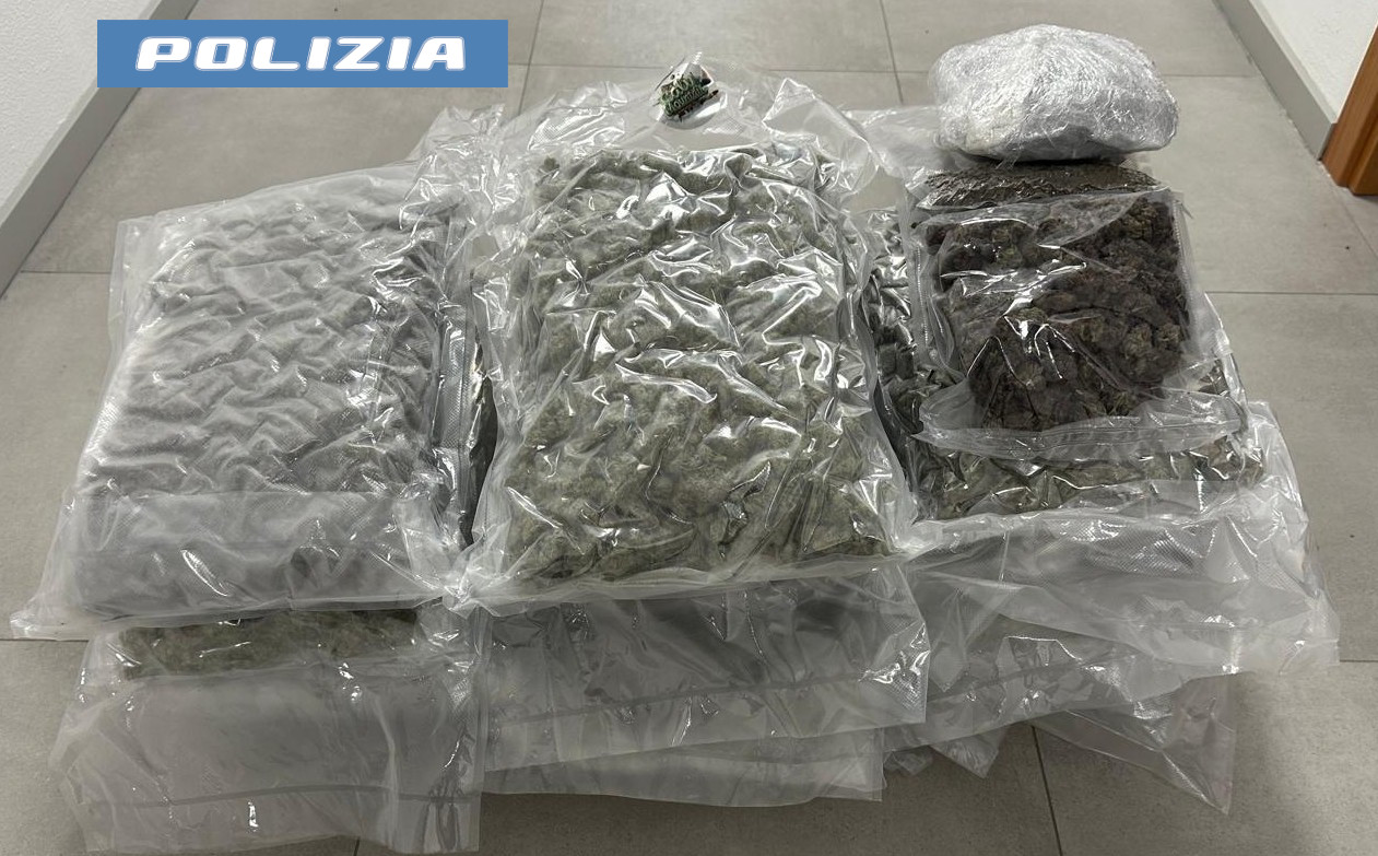 Catania, 15 chili di marijuana nascosti in auto: arrestato “corriere della droga”
