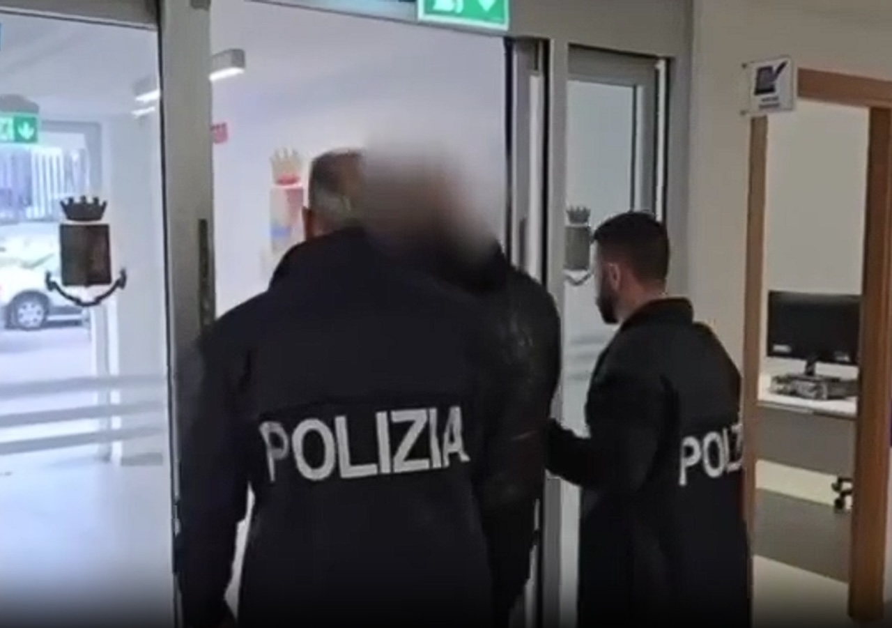 Catania, doppio laboratorio della droga e dei documenti falsi: arrestato latitante europeo