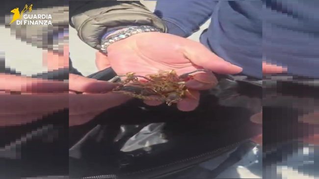 Palermo, finto perito dei Carabinieri truffa anziani: arrestato 33enne con bottino da 40mila euro