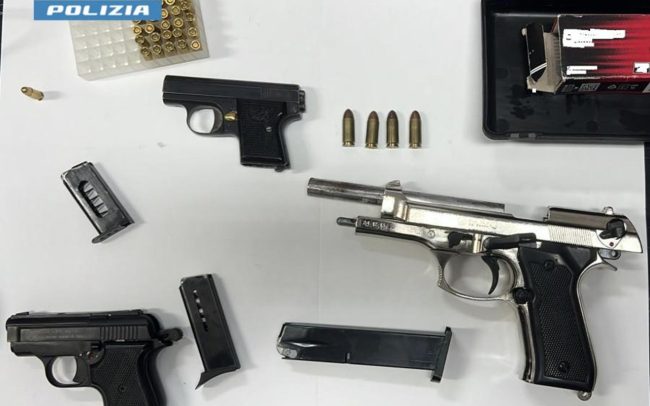 Pistole e munizioni in casa, scatta l’arresto per un 24enne ad Avola