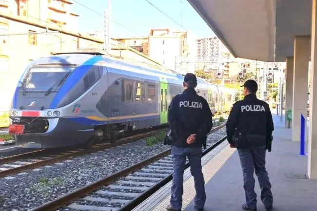 Caltanissetta, rischiato un deragliamento: due minorenni avevano messo dei pezzi di cemento sui binari