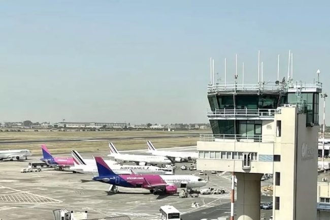 Caro voli in Sicilia, sit-in di protesta all’aeroporto Catania-Fontanarossa: “Speculazione sulla pelle degli emigrati siciliani”