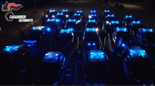 Niscemi, blitz antimafia: 35 arresti tra droga e racket dell’olio esausto – VIDEO