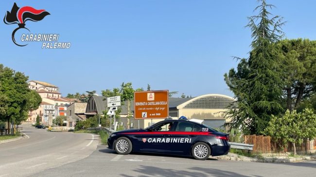 Auto rubata impantanata nel Palermitano: due denunciati per ricettazione e droga