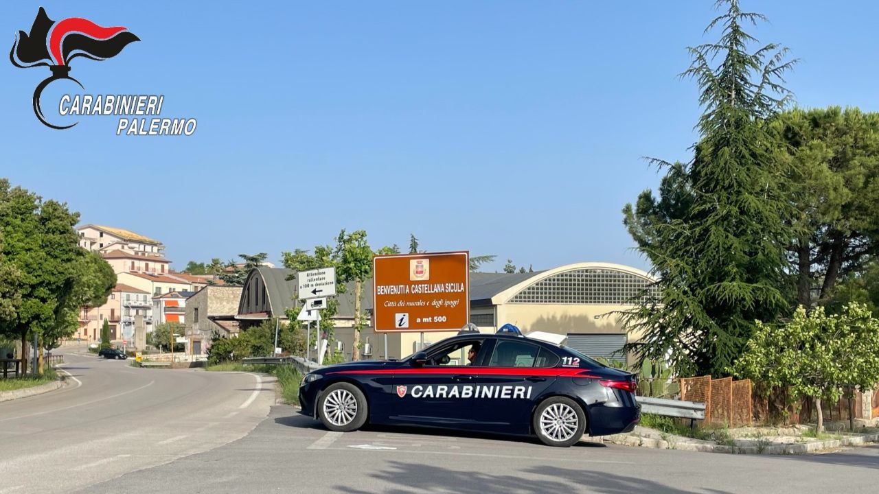 Auto rubata impantanata nel Palermitano: due denunciati per ricettazione e droga