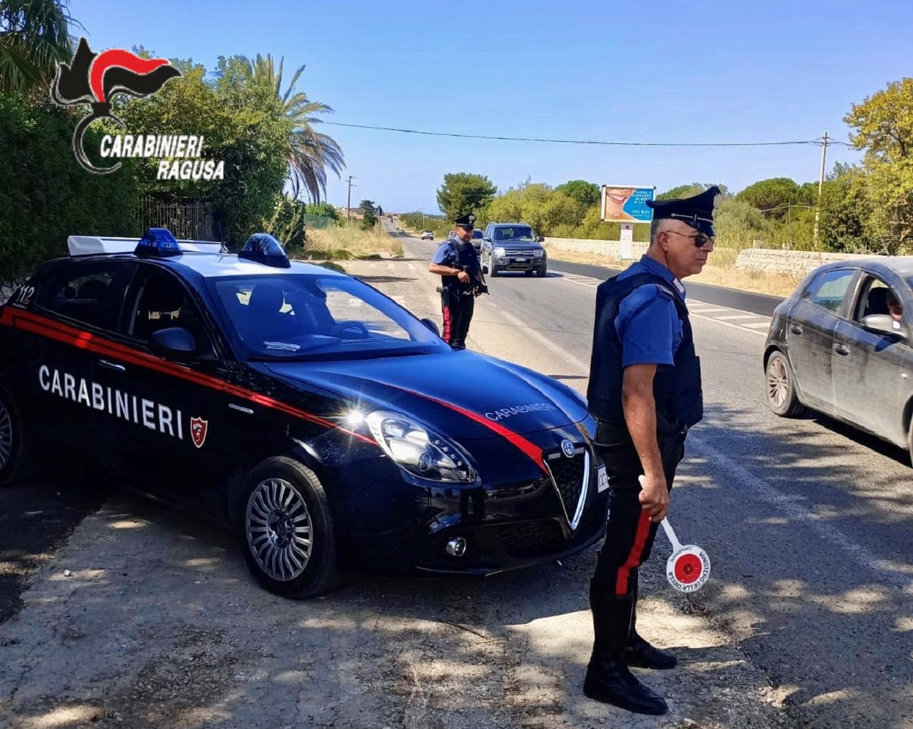 Picchia e minaccia di morte i genitori che gli negano i soldi per la droga: ai domiciliari 27enne