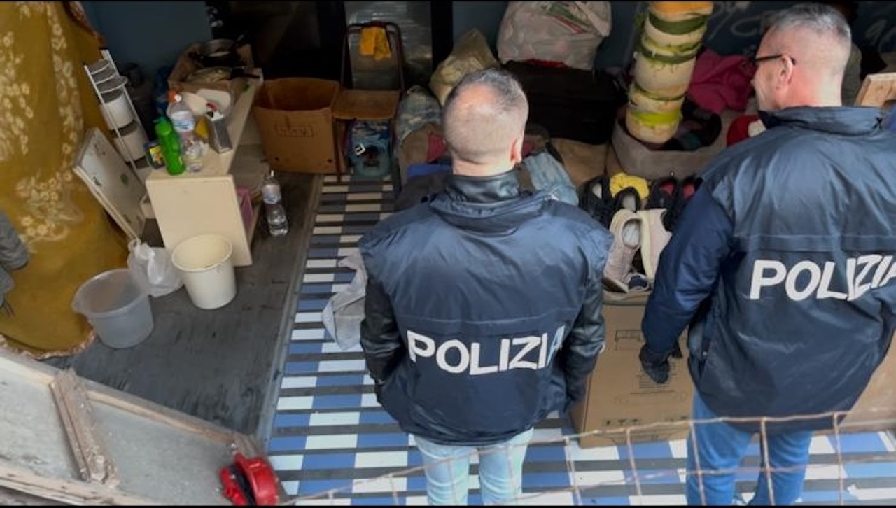 Augusta, sgombero e messa in sicurezza di un immobile abbandonato: operazione interforze in località Isola