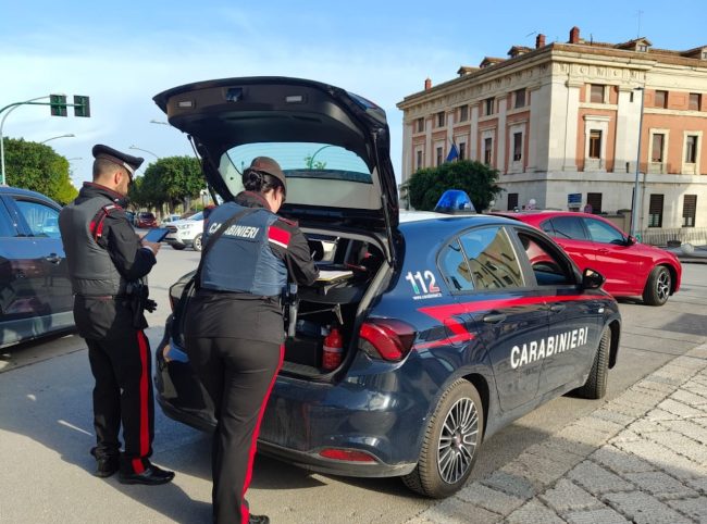 Agrigento, controlli tra centro e San Leone: il cane Nadia scopre droga, sospesa una panineria per gravi carenze igieniche