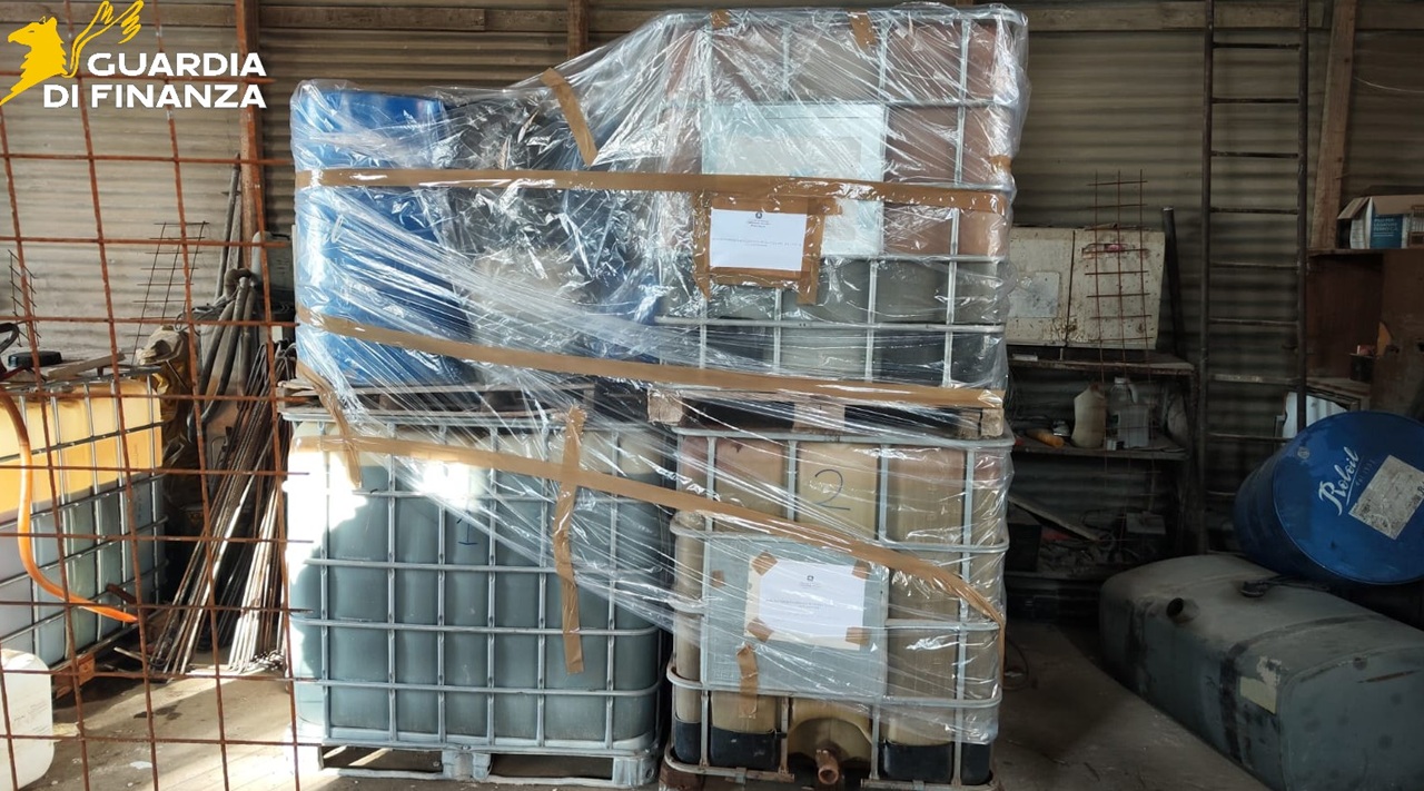 Gasolio agricolo usato illegalmente: maxi sequestro da 3mila litri a Ragusa, 5 denunciati