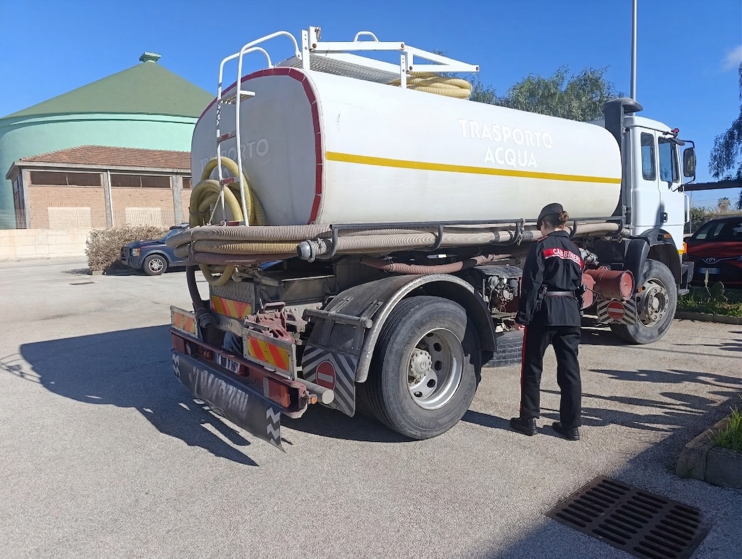 Acqua contaminata venduta con autobotte: scoperta fornitura illegale a Favara, due denunce