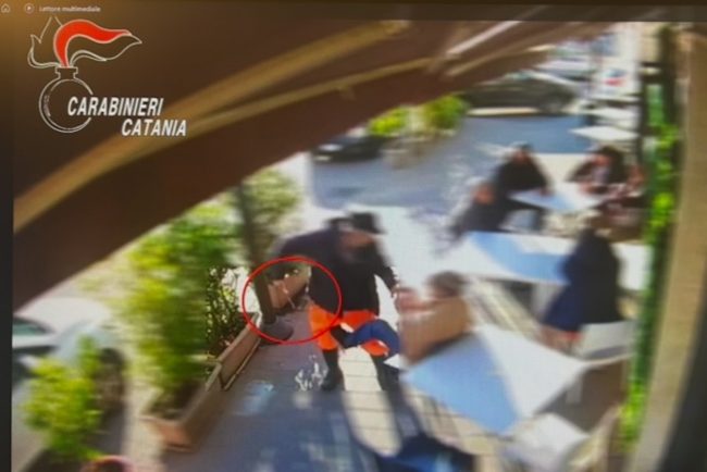 Calatabiano, accoltella ammiratore della sorella: 76enne colpito alla gamba. Un arresto – VIDEO