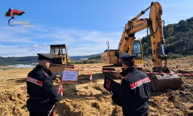 Dal lago artificiale alle piante abbattute: così tre individui “distruggevano” un’area protetta a Caltagirone
