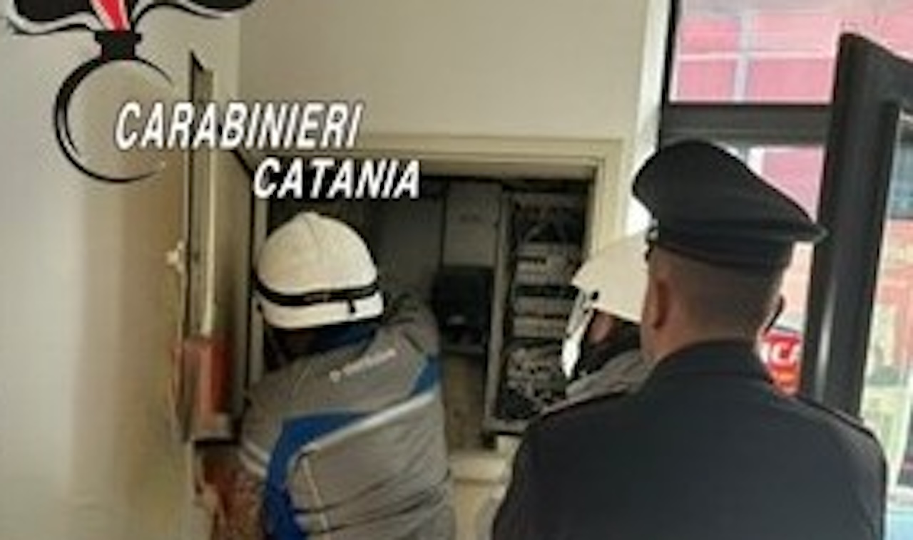 Così una panineria catanese rubava corrente elettrica: danni per 8mila euro