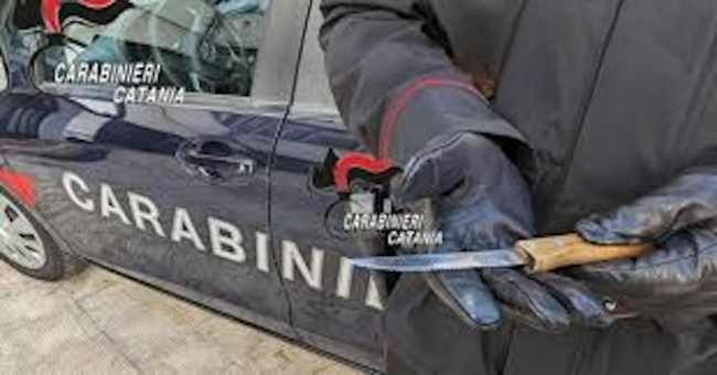 Catania, con un coltello in auto: 57enne denunciato dai Carabinieri
