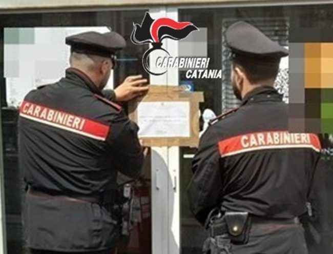 Gravina di Catania, chiosco nel parco chiuso: ritrovo abituale di soggetti con precedenti