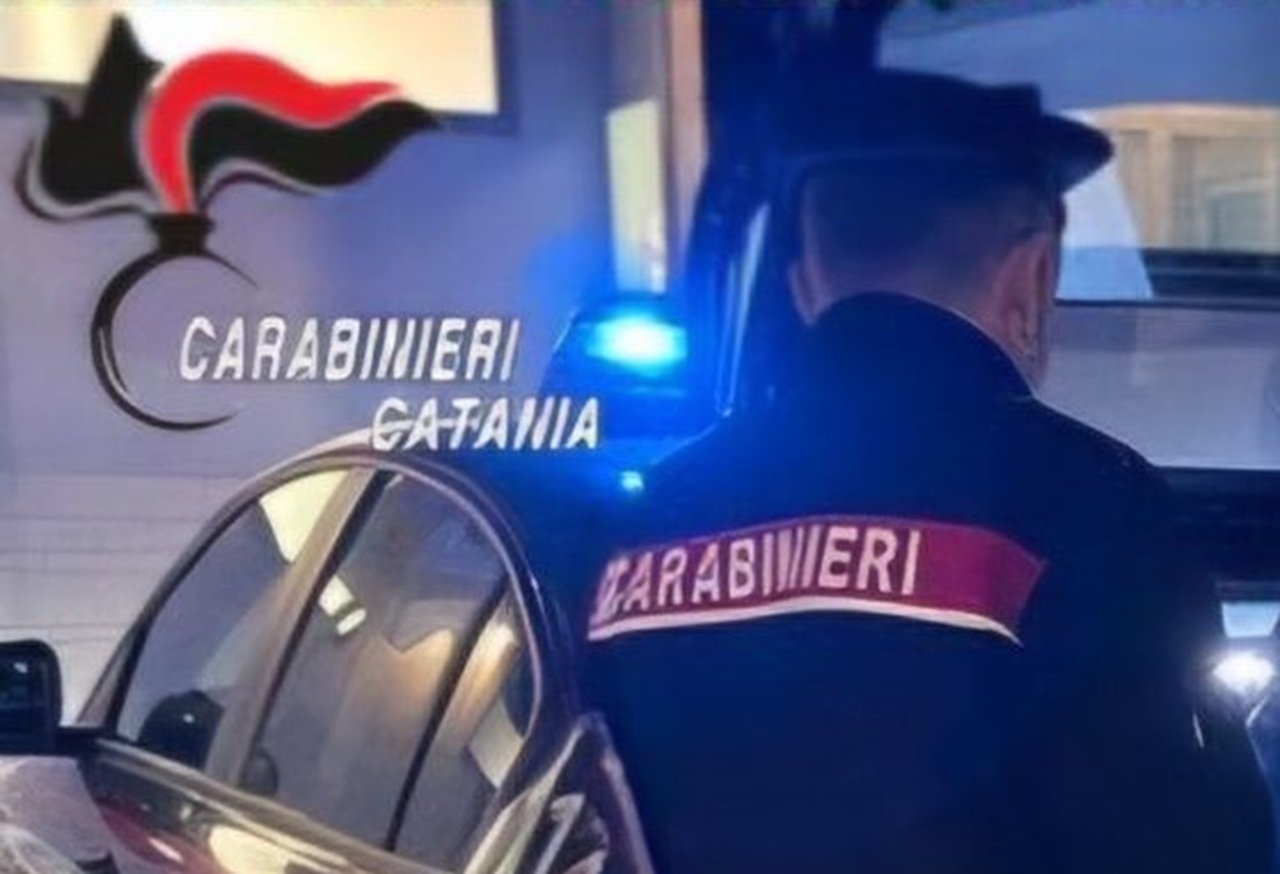 Beccati con refurtiva e arnesi da scasso in auto: denunciati due “specialisti” dei furti