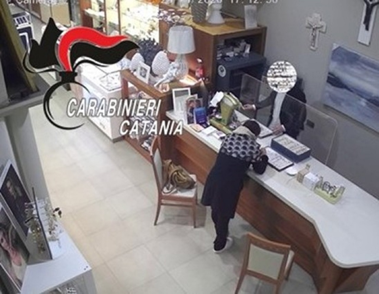 Mascalucia, furto in una gioielleria: denunciata la colpevole