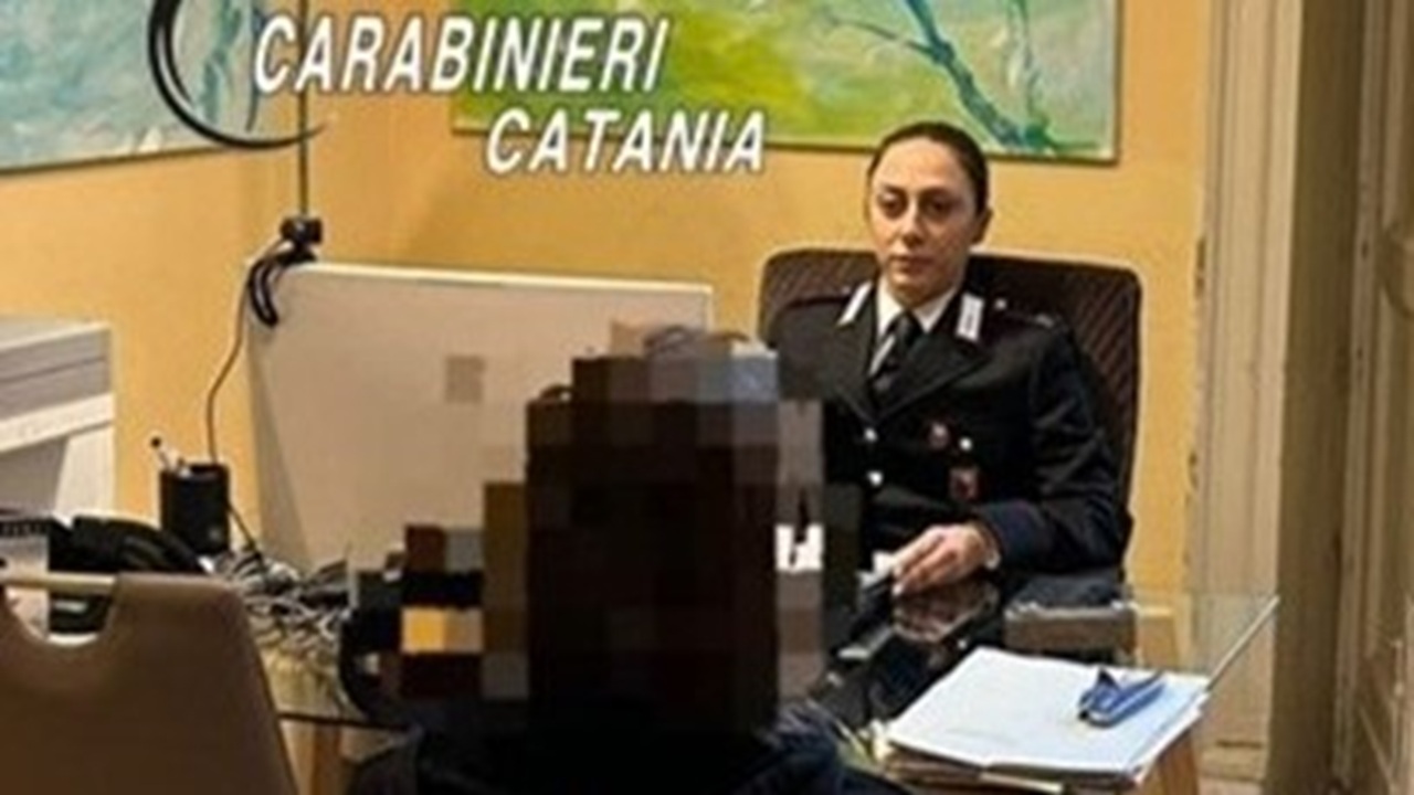 Dramma a Paternò: aggredisce la compagna davanti al figlio piccolo