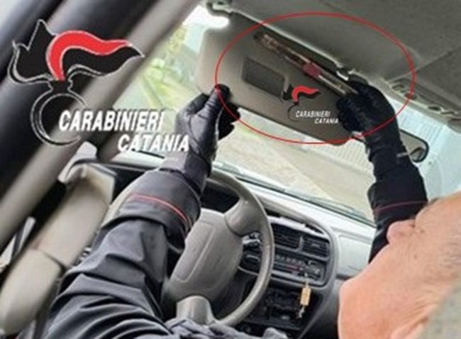 Piedimonte Etneo, taglierino nascosto nel parasole: denunciato 42enne