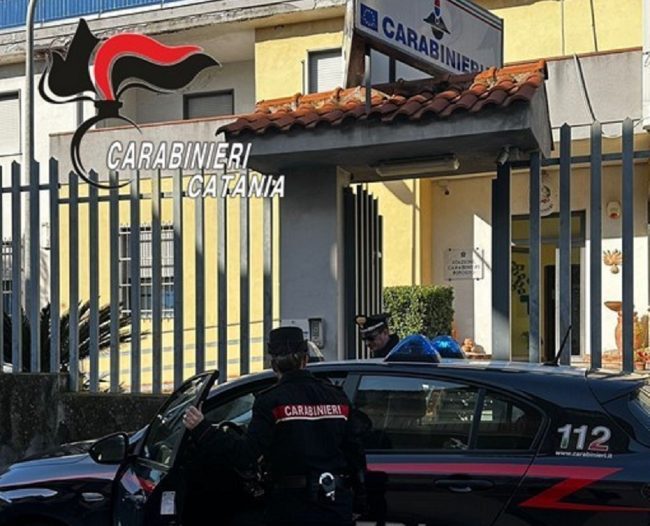 “Mi hai rubato le calze” e picchia la zia di 89 anni, arrestato a Riposto