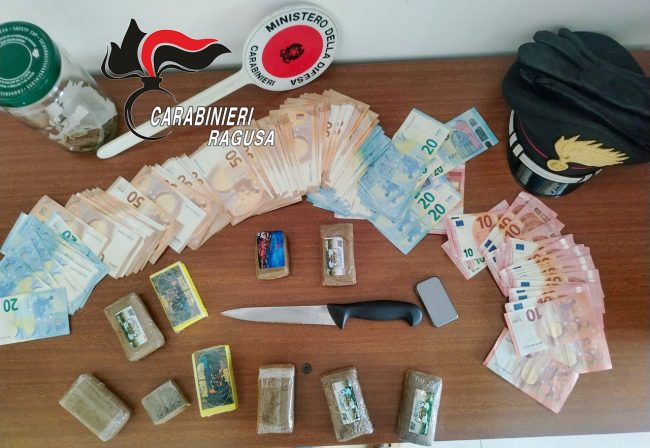 Padre e figlio coinvolti in attività di spaccio a Rosolini: arrestati tre uomini
