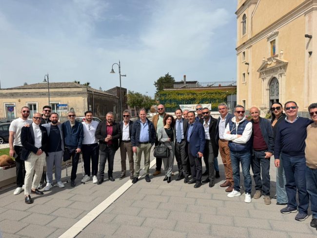 San Giovanni La Punta, Amministrative 2026: Centrodestra unito in Piazza Regina Elena a sostegno di Santo Trovato: partecipazione, compattezza e visione per il futuro