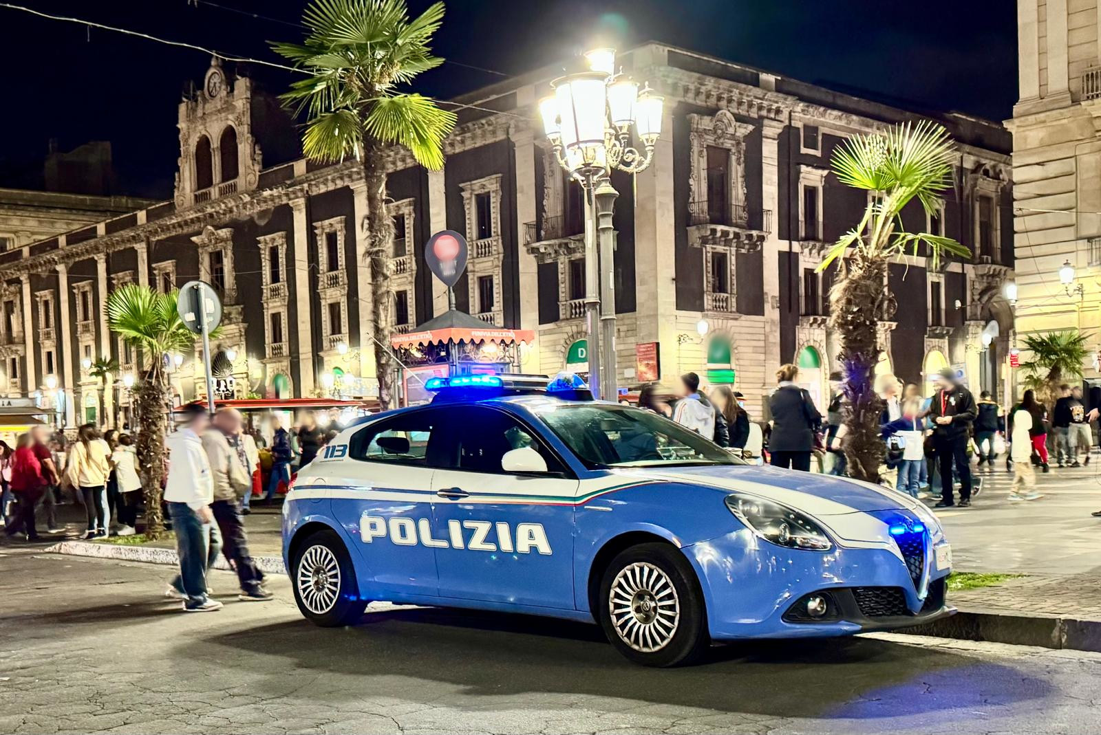 Catania, movida sotto controllo: 325 persone identificate e maxi operazione interforze nel centro storico