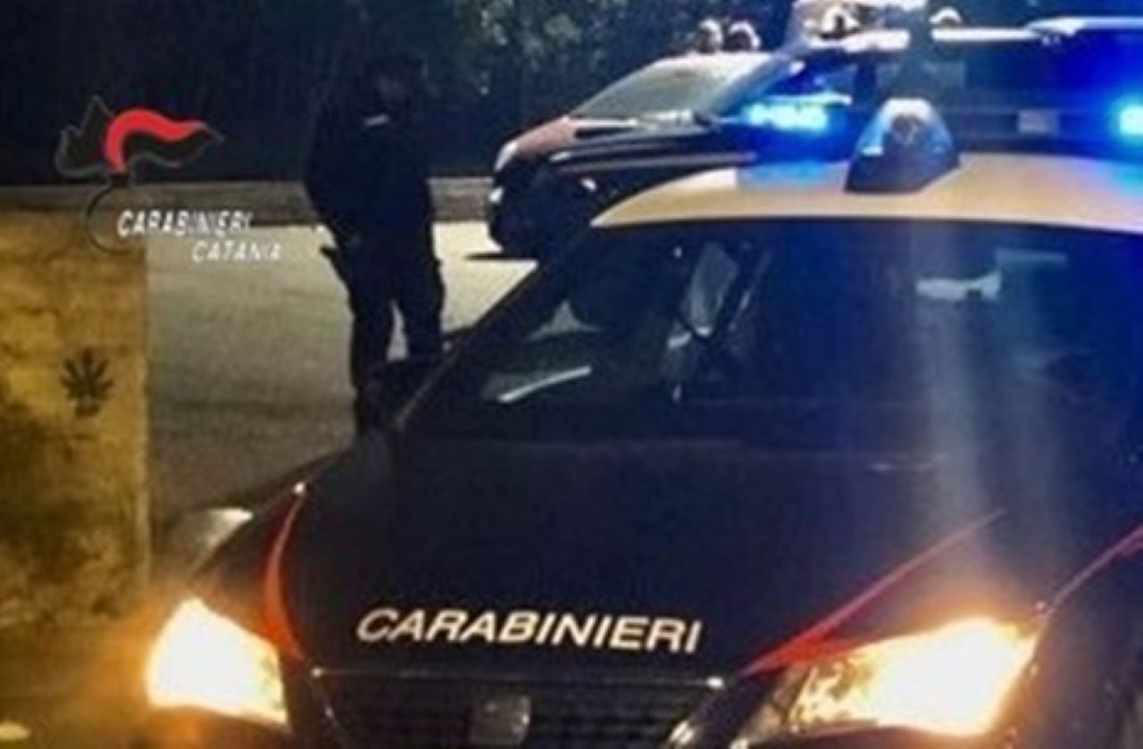 Palagonia, la fuga e l’inseguimento per le vie del centro: arrestato pusher 22enne