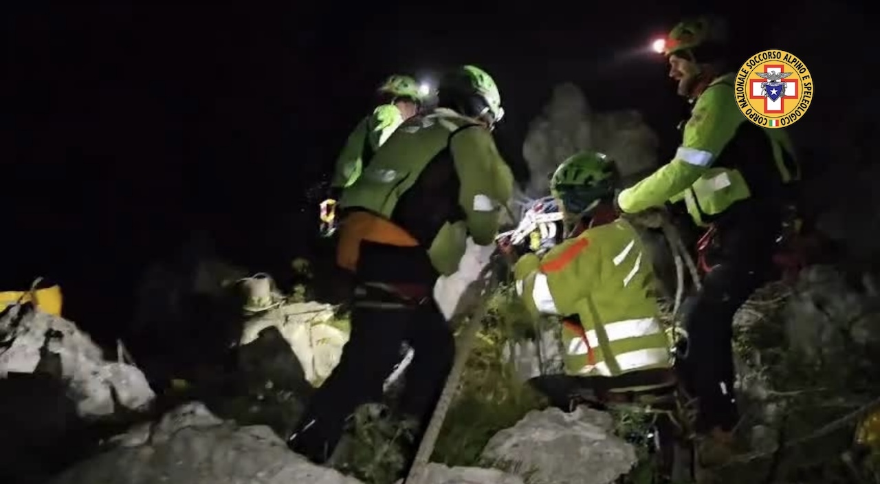 Alpinista ferito ad una caviglia salvato sul Monte Monaco – VIDEO