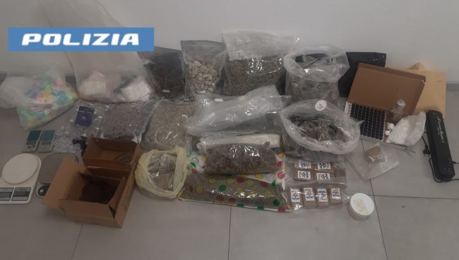 Casa trasformata in deposito di droga a San Cristoforo: blitz della polizia, due arresti