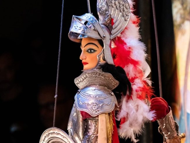 “Come Orlando acquistò le armi”: torna la magia dei pupi al Teatro Dusmet