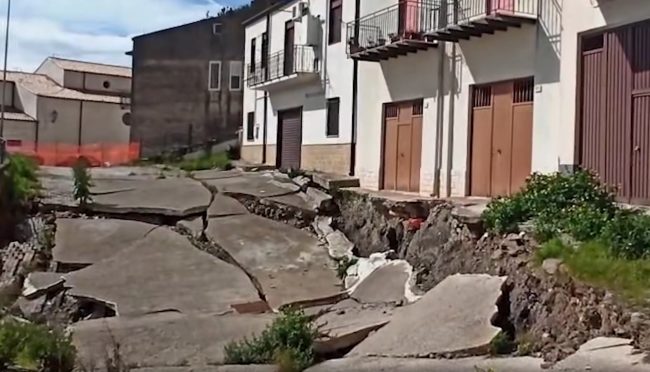 Frana a Sutera, cinque case sgomberate: cresce la paura tra i residenti