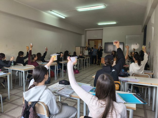 Dalla merendina alla frutta fresca: il Gemmellaro guida la rivoluzione del benessere a scuola