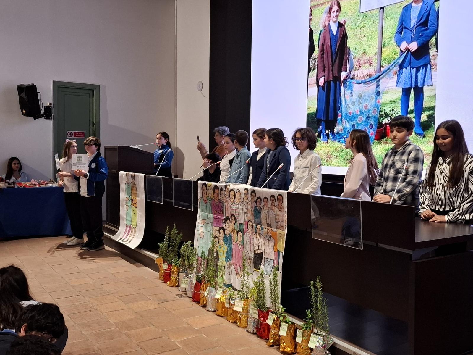 All’I.C. “C.B. Cavour” Prestigioso Premio Internazionale: le Madri Costituenti Rivivono tra Storia e Rappresentazione