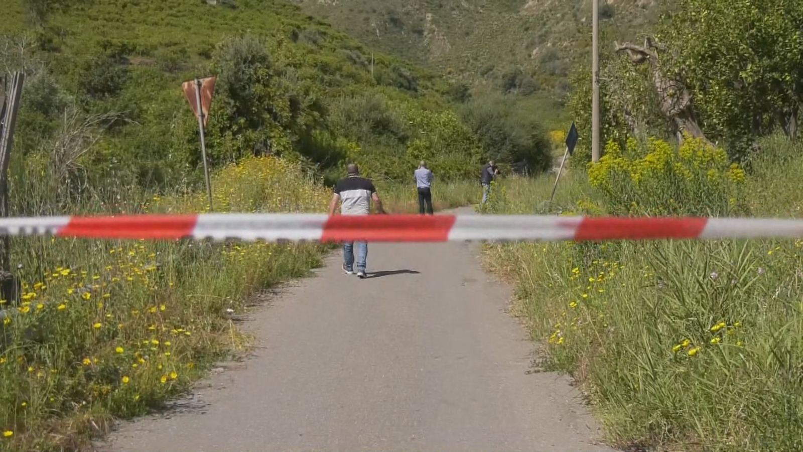 Orrore nel Catanese: 66enne ucciso e nascosto tra lenzuola, auto bruciata nelle campagne