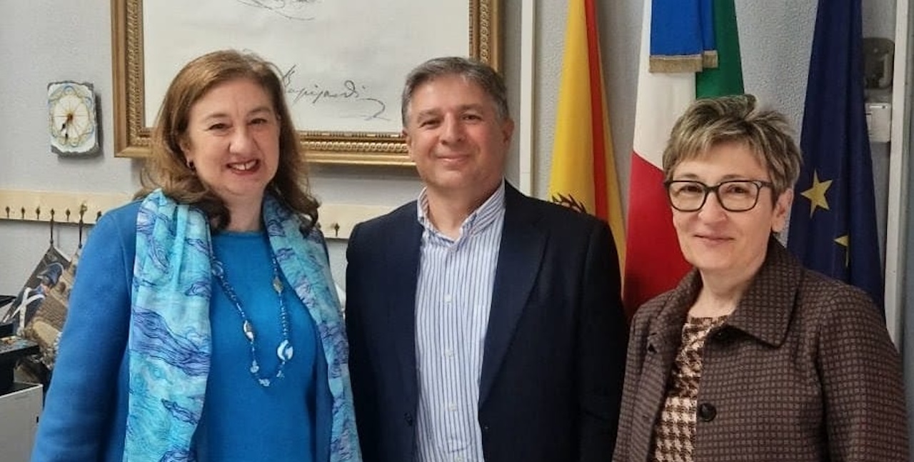 All’Istituto “Rapisardi” di Paternò un incontro con lo scrittore Alfio Mirenna