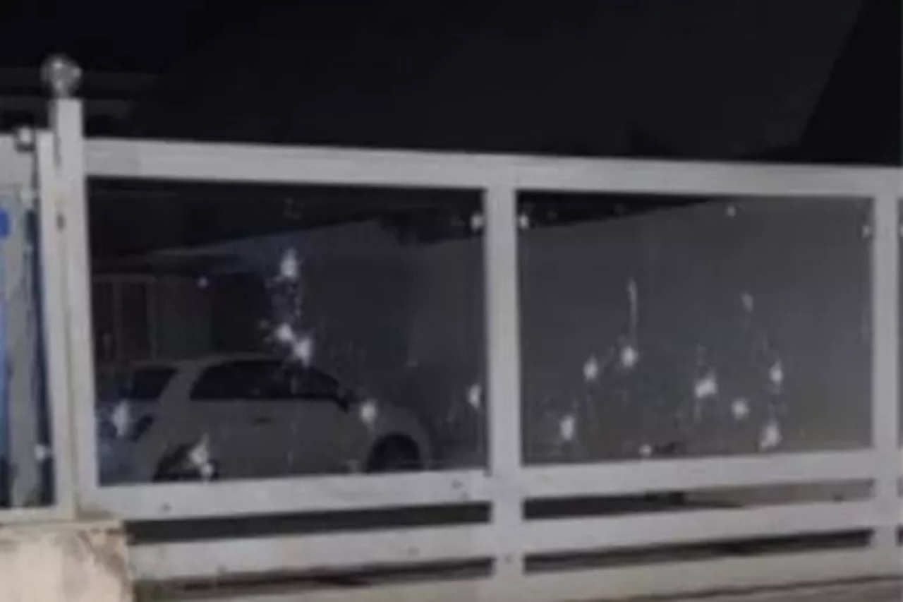 Trenta colpi di mitragliatrice contro un’autorimessa nel Palermitano