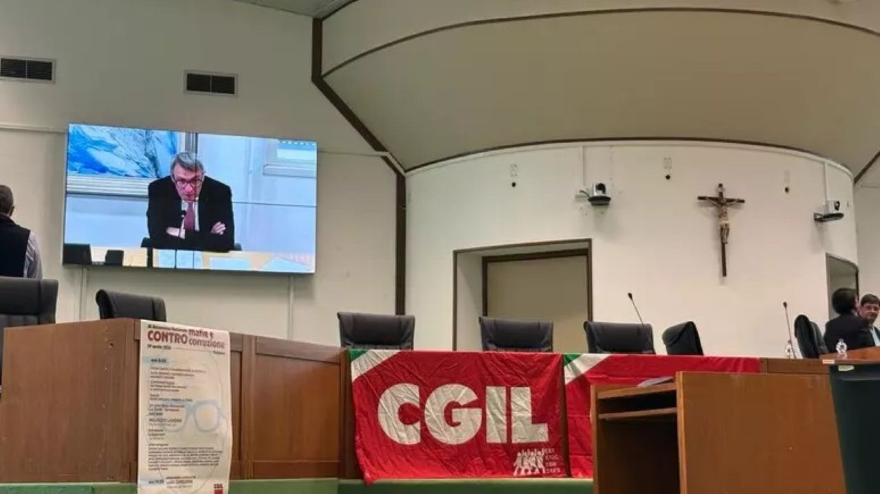 Cgil, raccolta firma su due proposte di legge. Landini: “Al centro sanità e appalti”